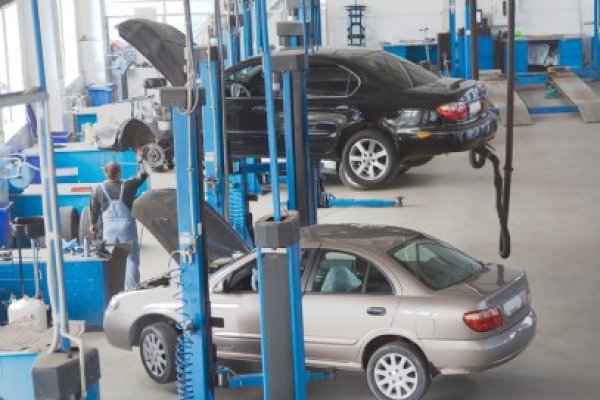 Sute de maşini cu probleme, rechemate în service